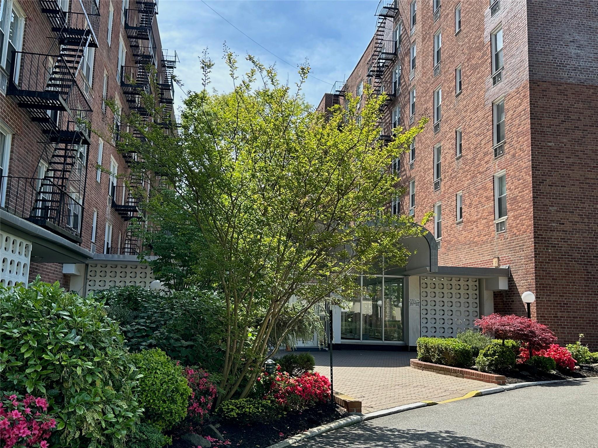 54-40 Little Neck Parkway # 2K, Little Neck, NY 11362