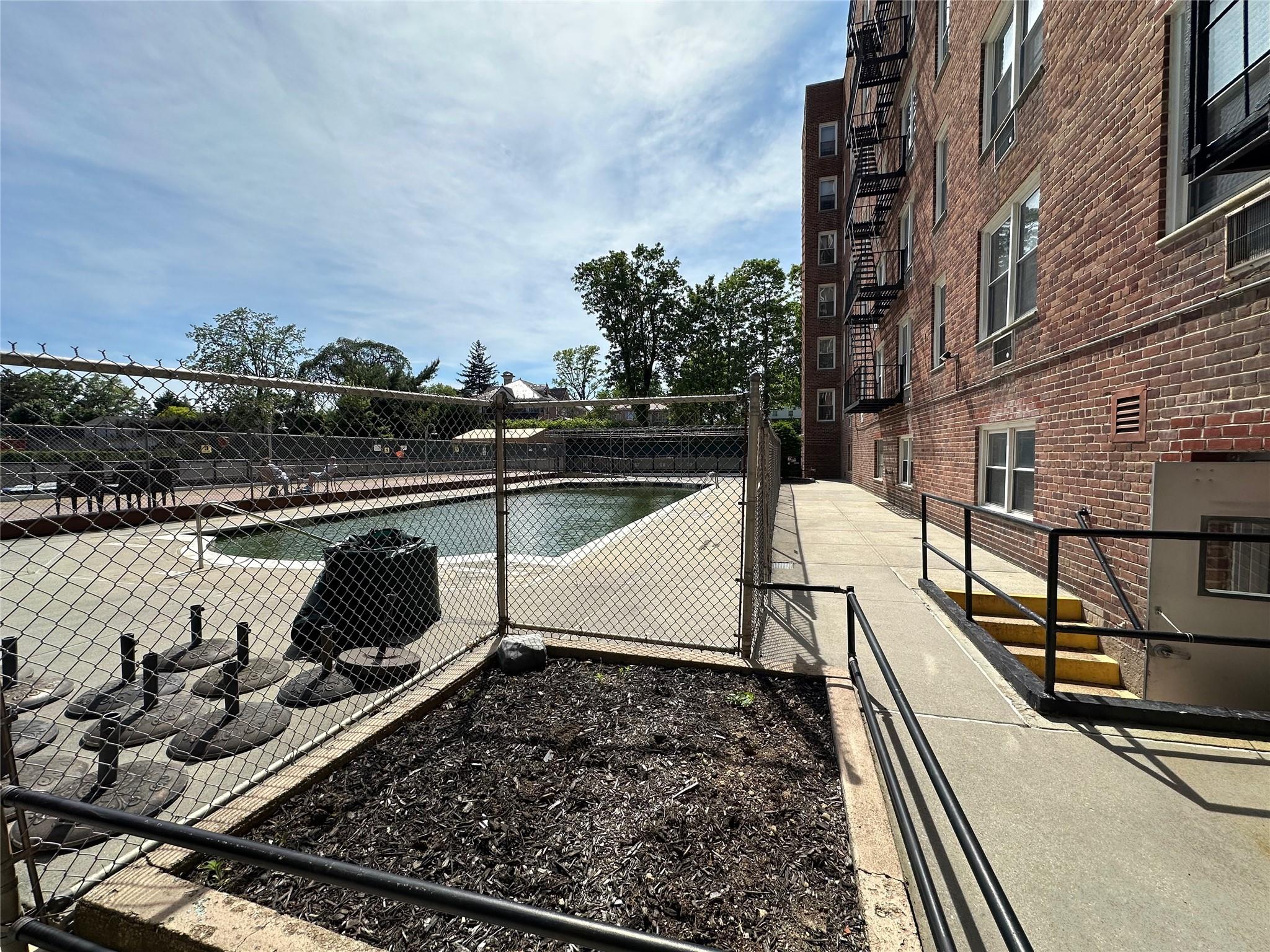 54-40 Little Neck Parkway # 2K, Little Neck, NY 11362