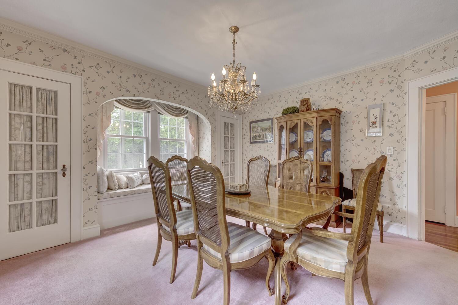 189 Meadowsweet Road, Mineola, NY 11501