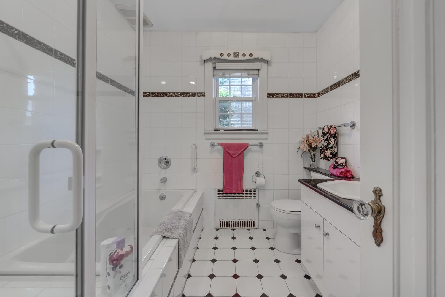 189 Meadowsweet Road, Mineola, NY 11501