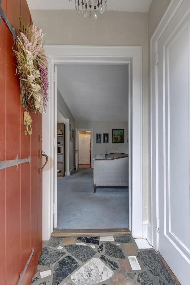 189 Meadowsweet Road, Mineola, NY 11501