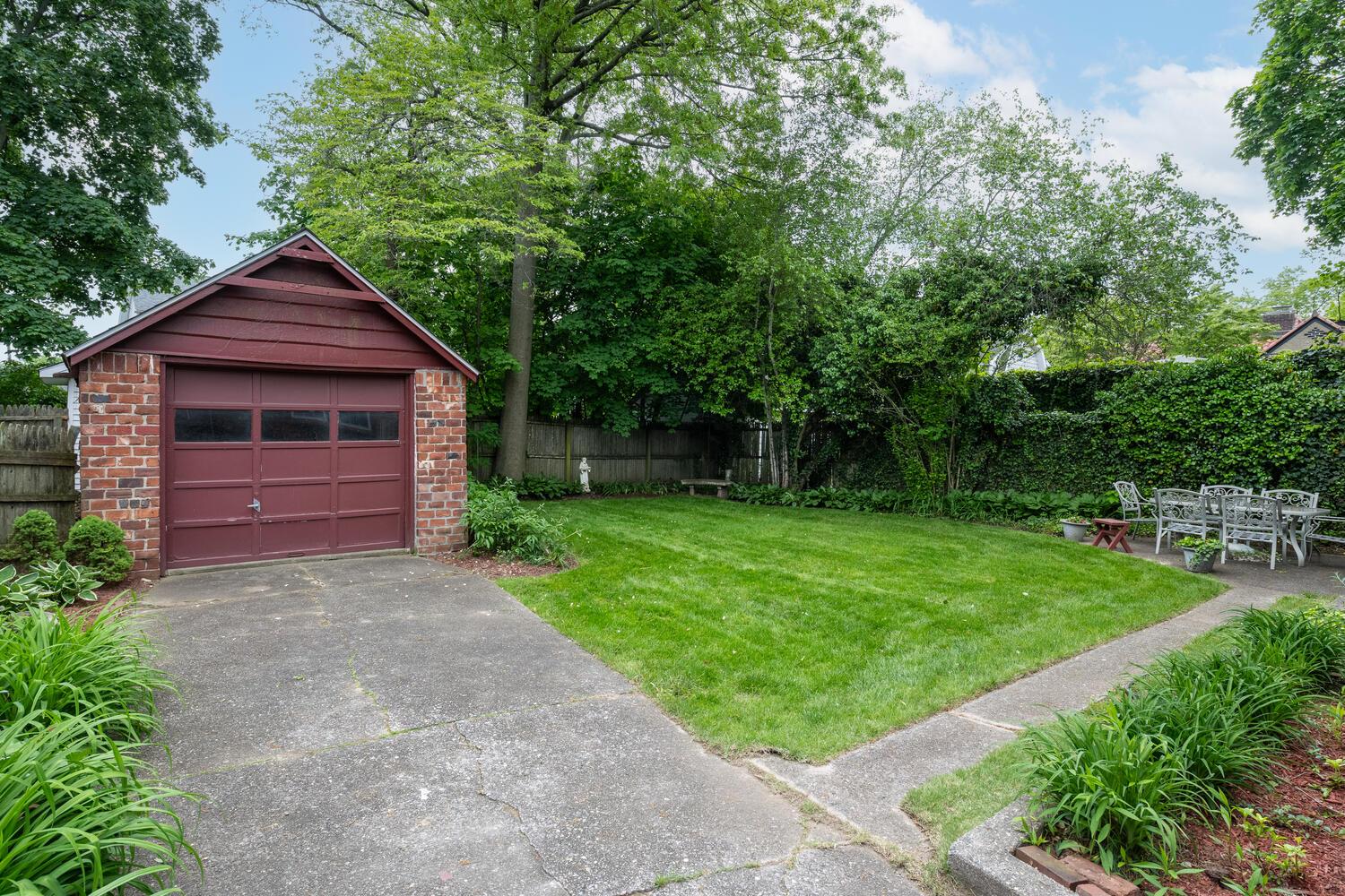 189 Meadowsweet Road, Mineola, NY 11501