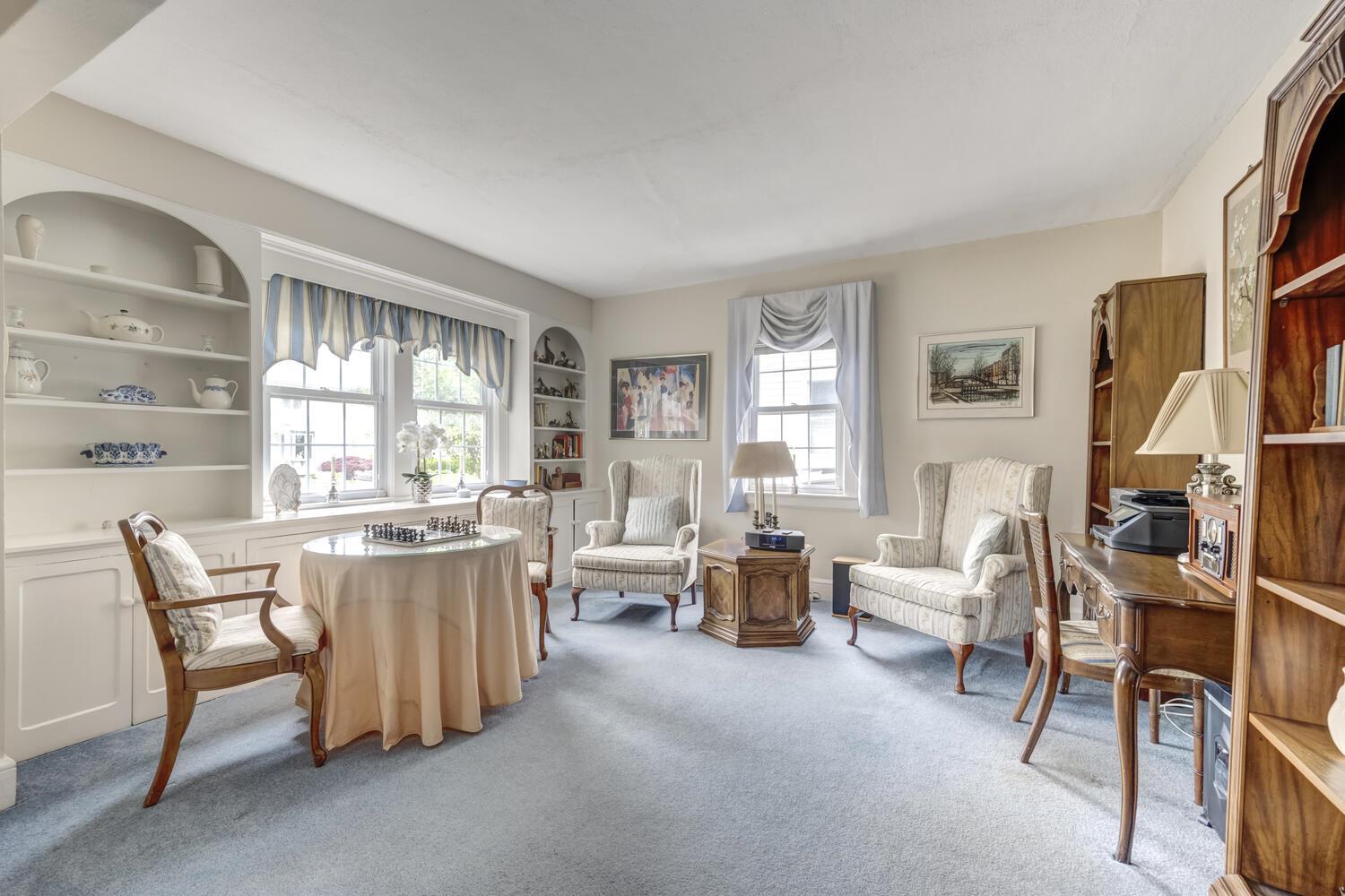 189 Meadowsweet Road, Mineola, NY 11501