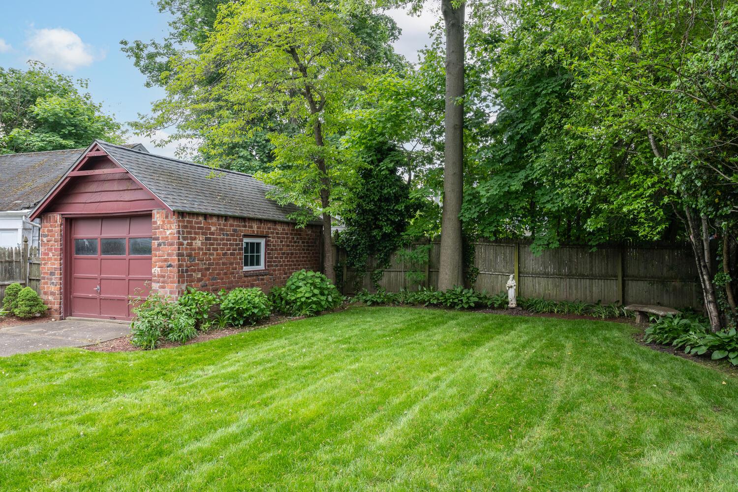 189 Meadowsweet Road, Mineola, NY 11501