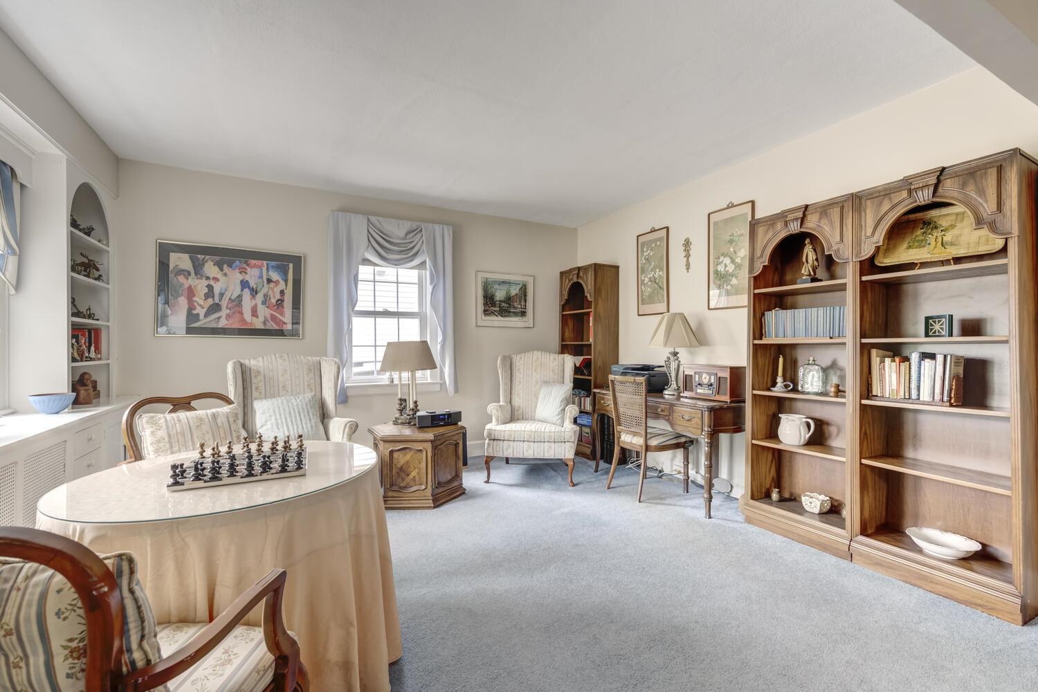 189 Meadowsweet Road, Mineola, NY 11501