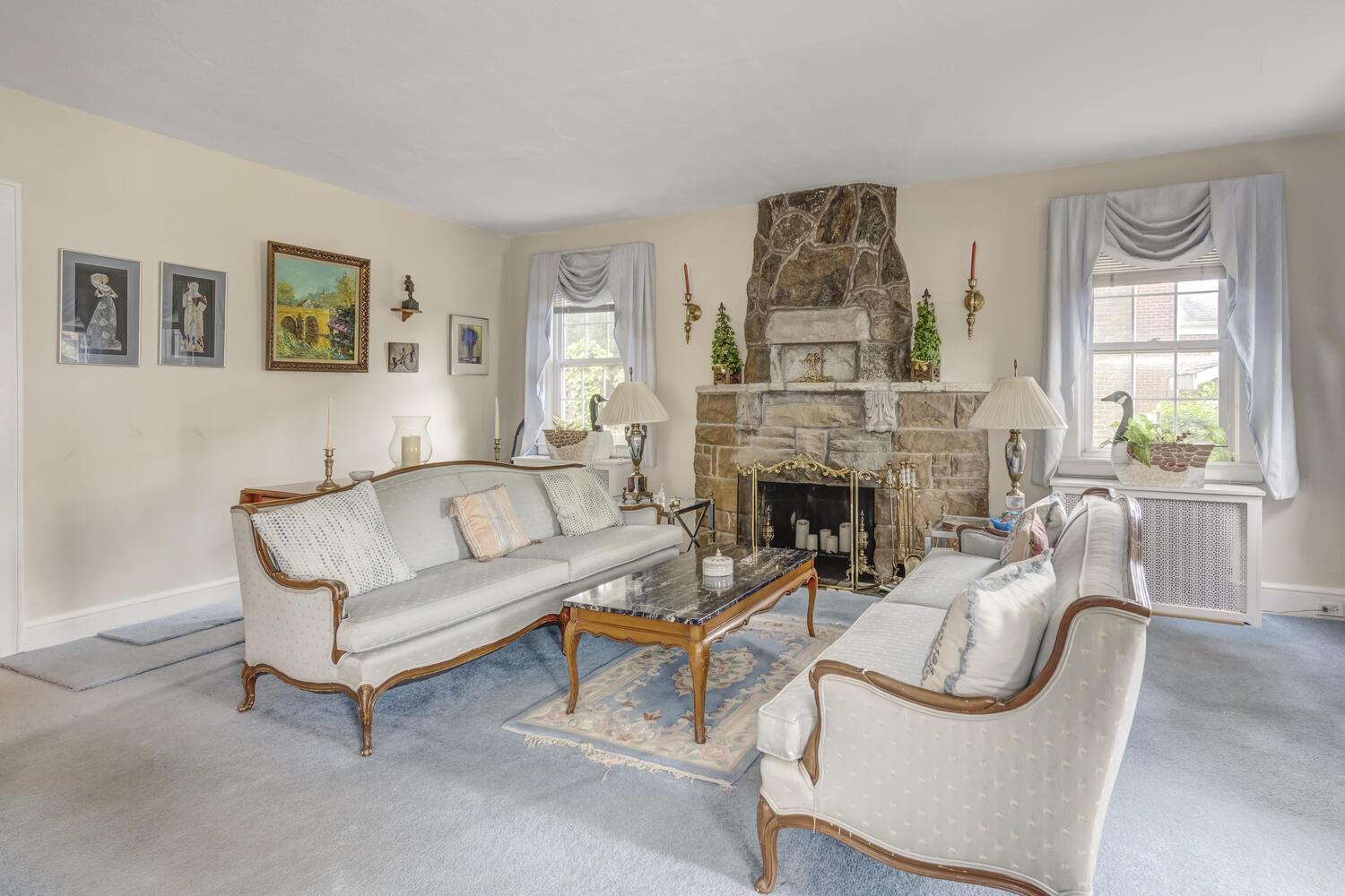 189 Meadowsweet Road, Mineola, NY 11501