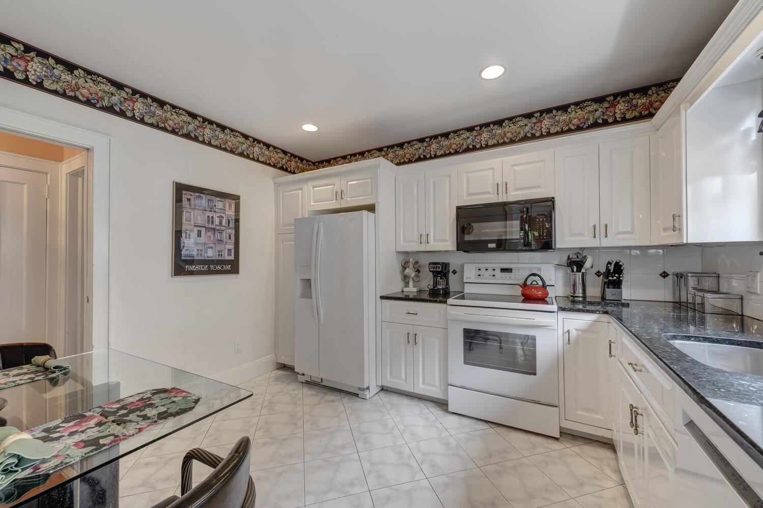 189 Meadowsweet Road, Mineola, NY 11501