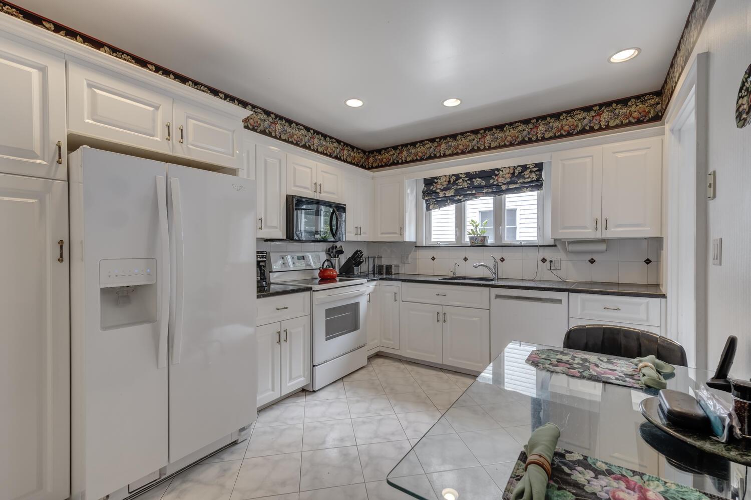 189 Meadowsweet Road, Mineola, NY 11501