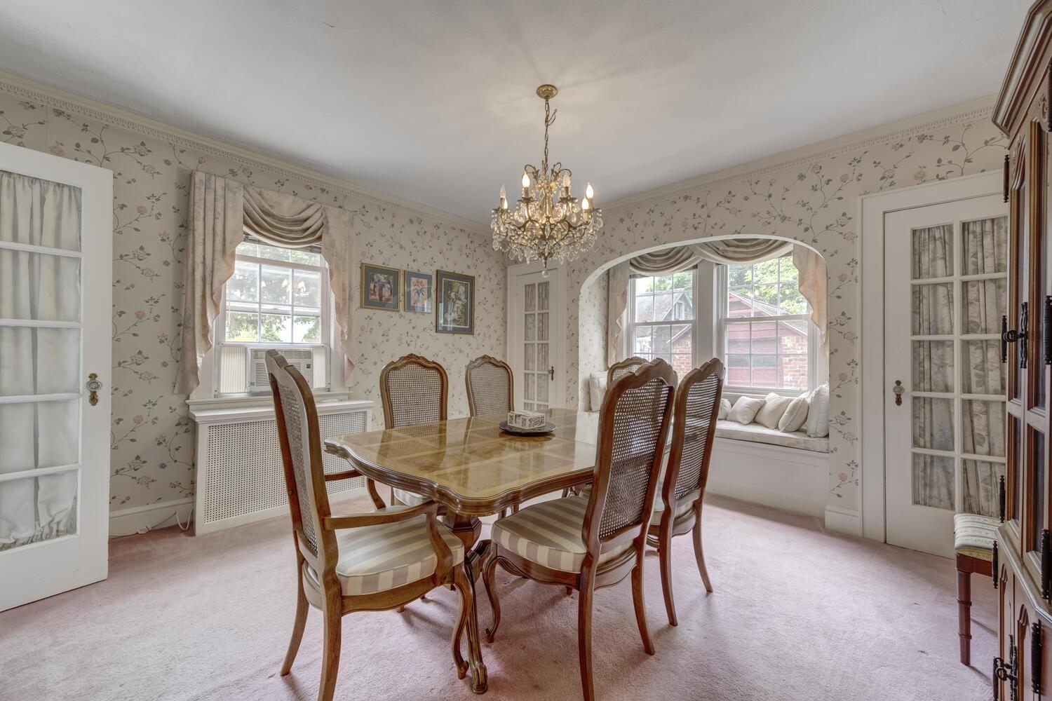 189 Meadowsweet Road, Mineola, NY 11501