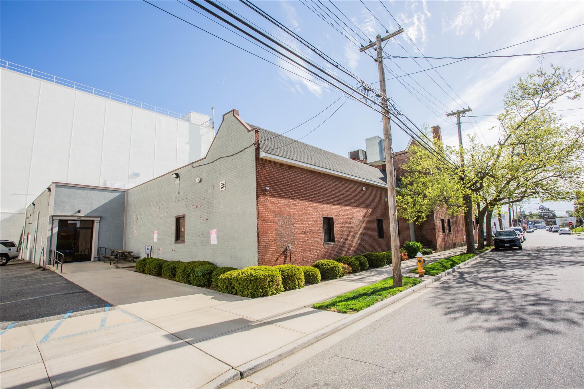 486 Sunrise Highway, Rockville Centre, NY 11570