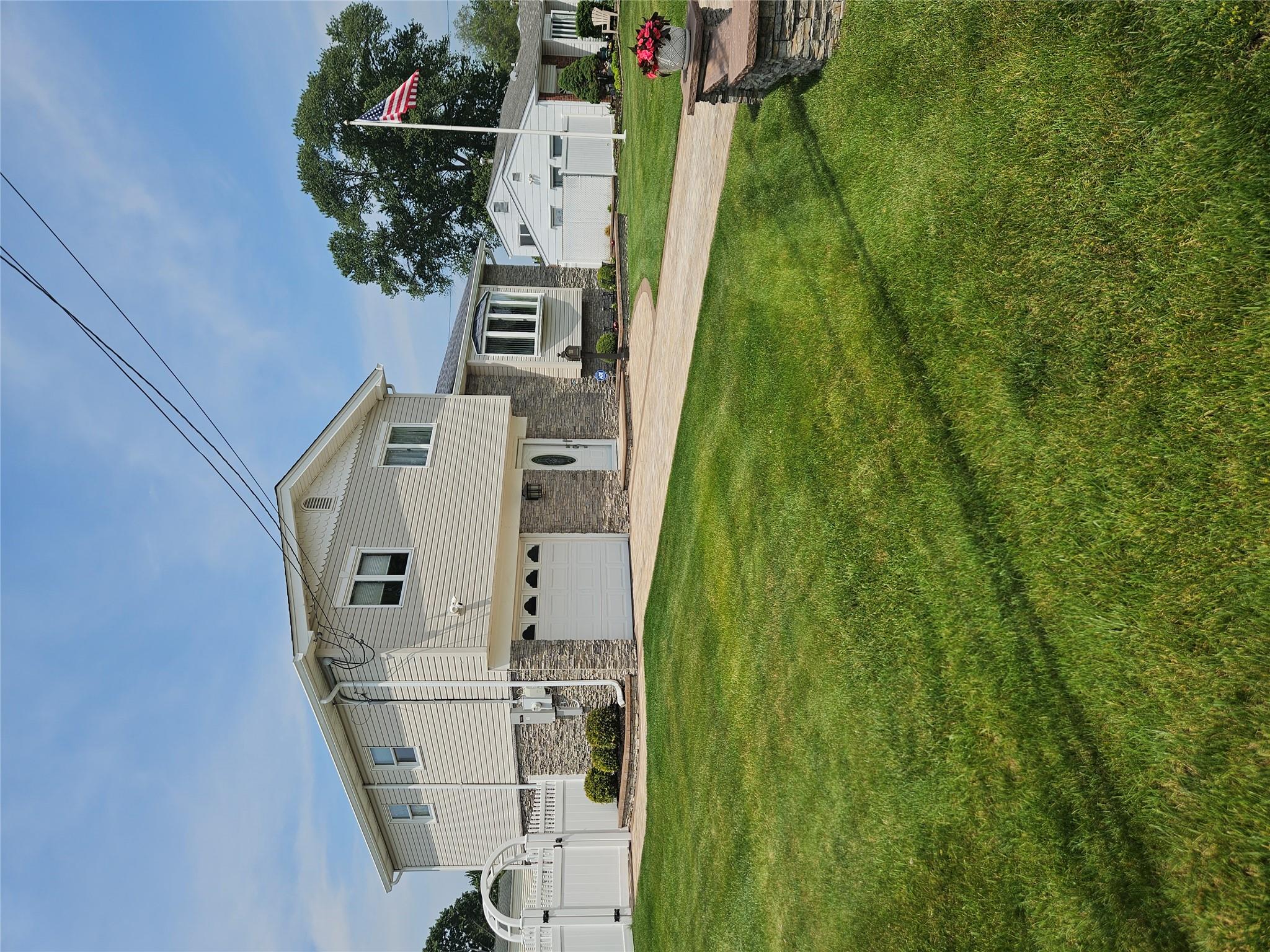 336 W 17th Street, Deer Park, NY 11729