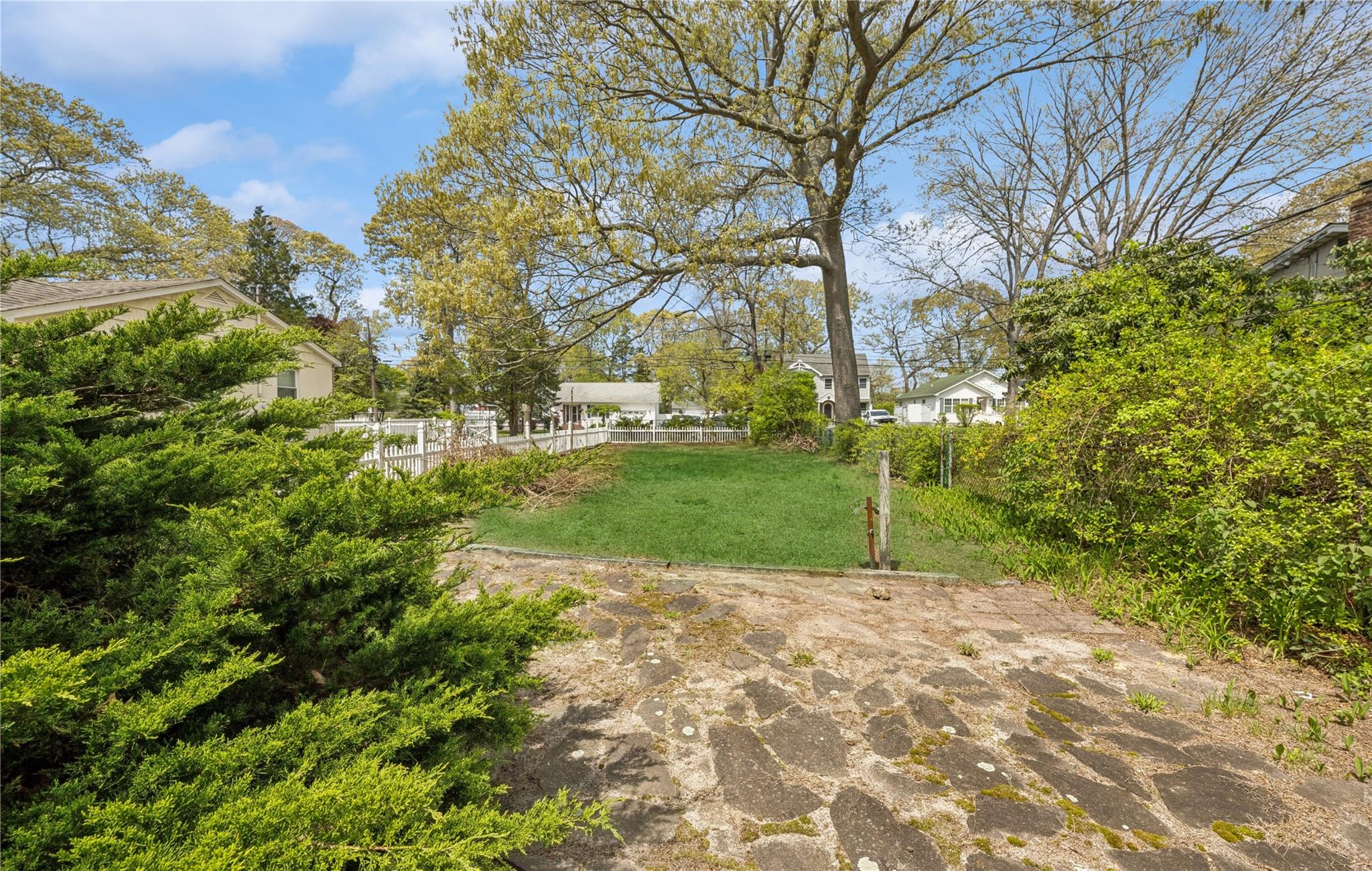 54 Oakdale Avenue, Selden, NY 11784