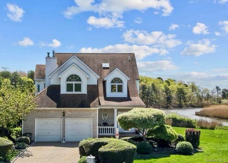 9 Fairwind Court, Oakdale, NY 11769