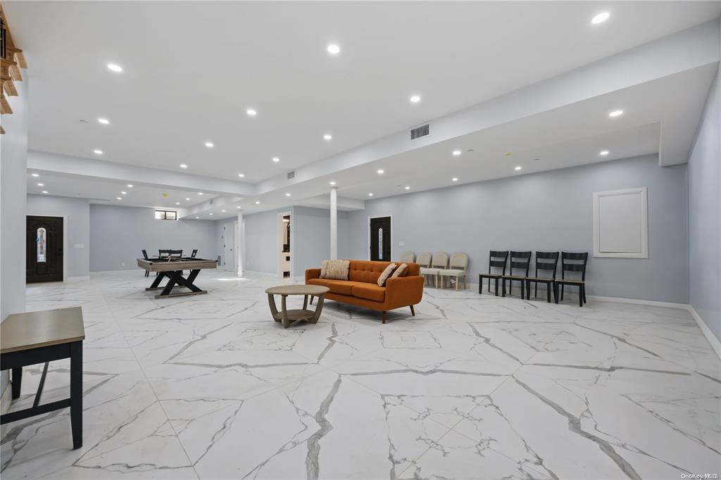 48-06 Glenwood Street, Little Neck, NY 11362