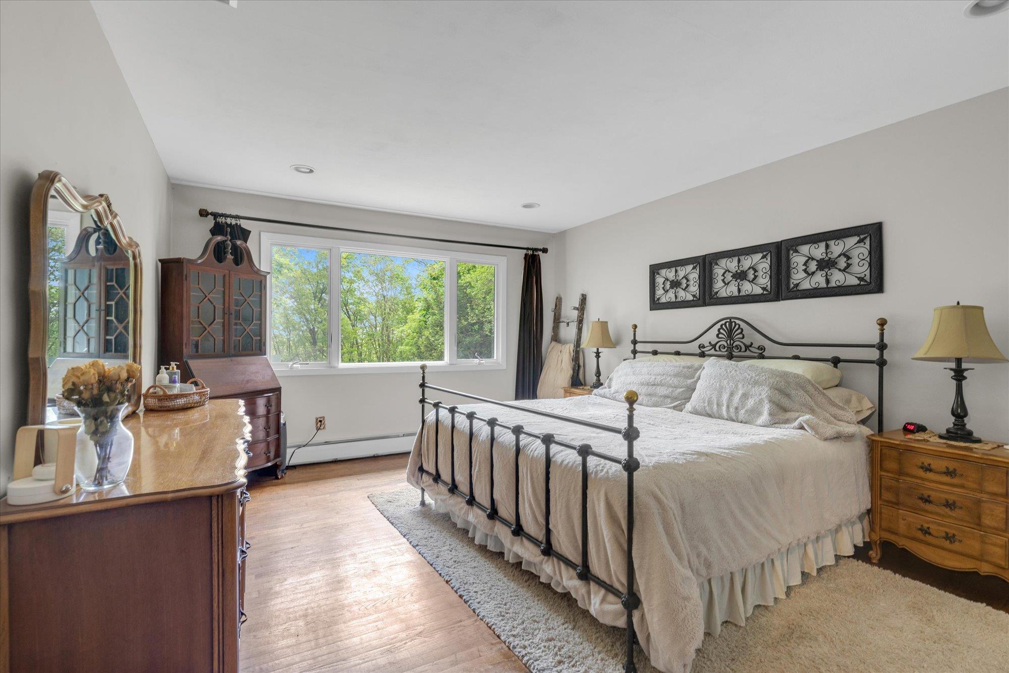 17 Bramble Lane, Melville, NY 11747