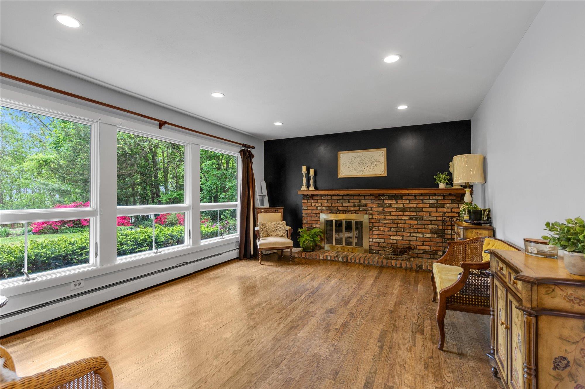 17 Bramble Lane, Melville, NY 11747