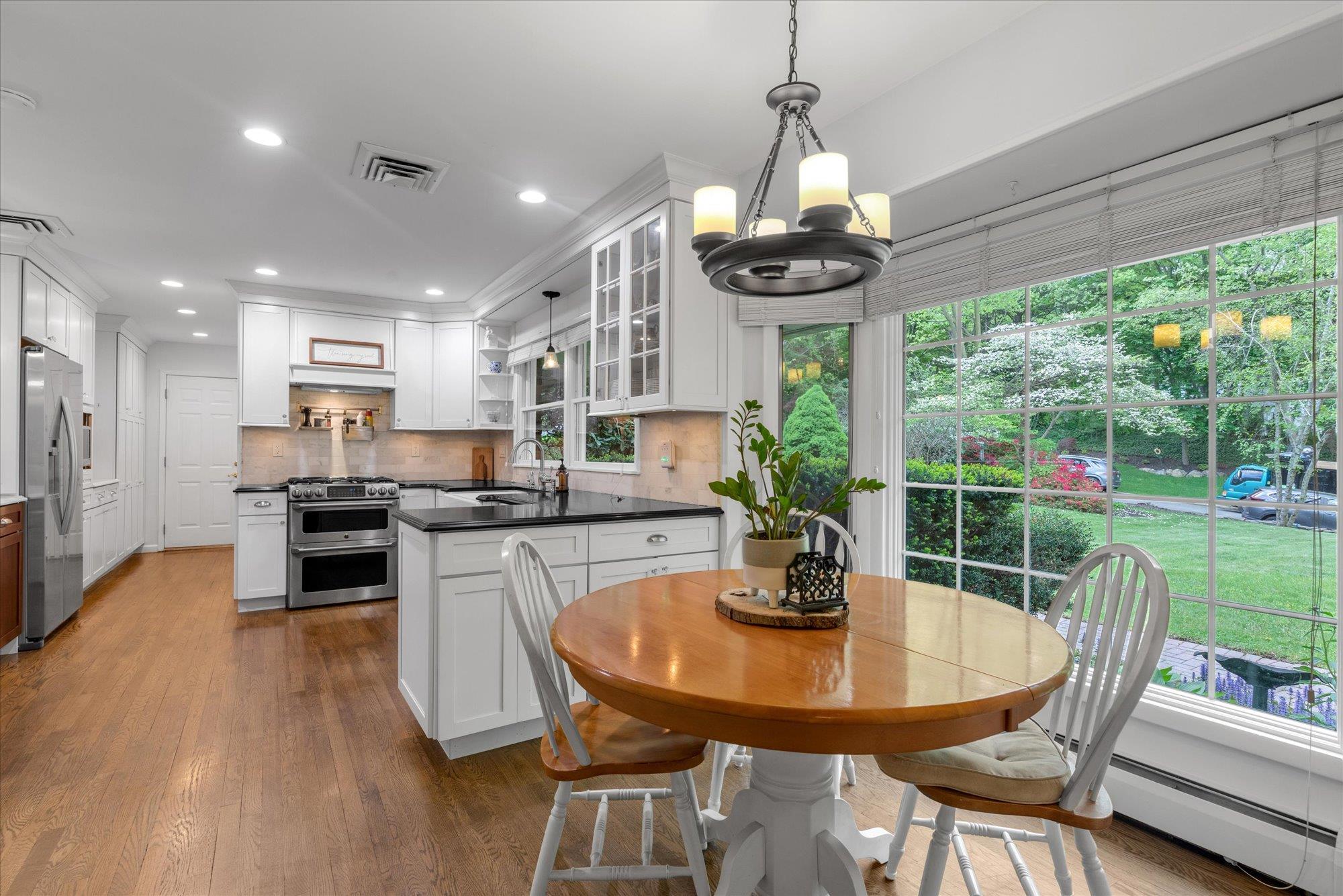 17 Bramble Lane, Melville, NY 11747