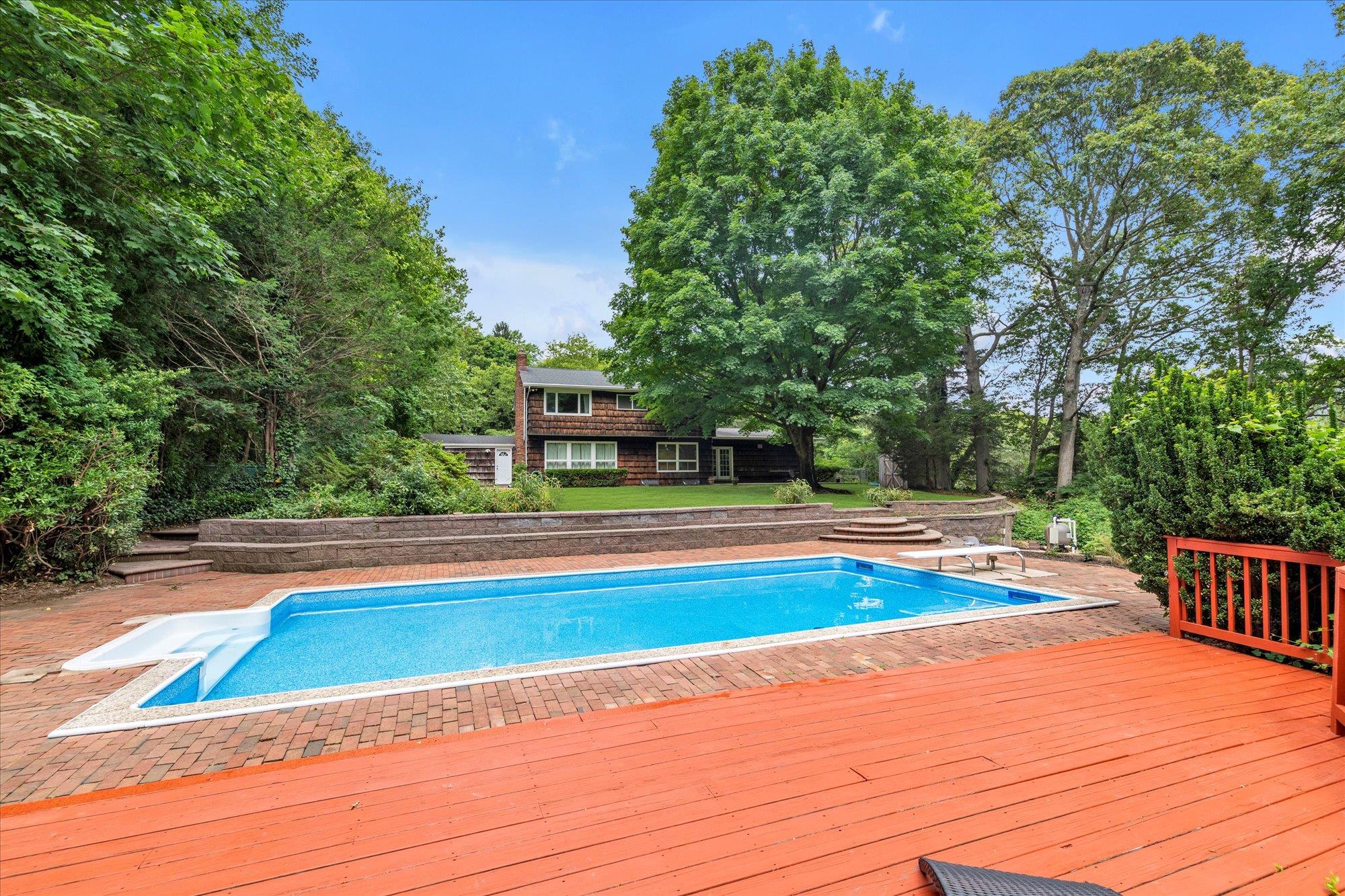 17 Bramble Lane, Melville, NY 11747