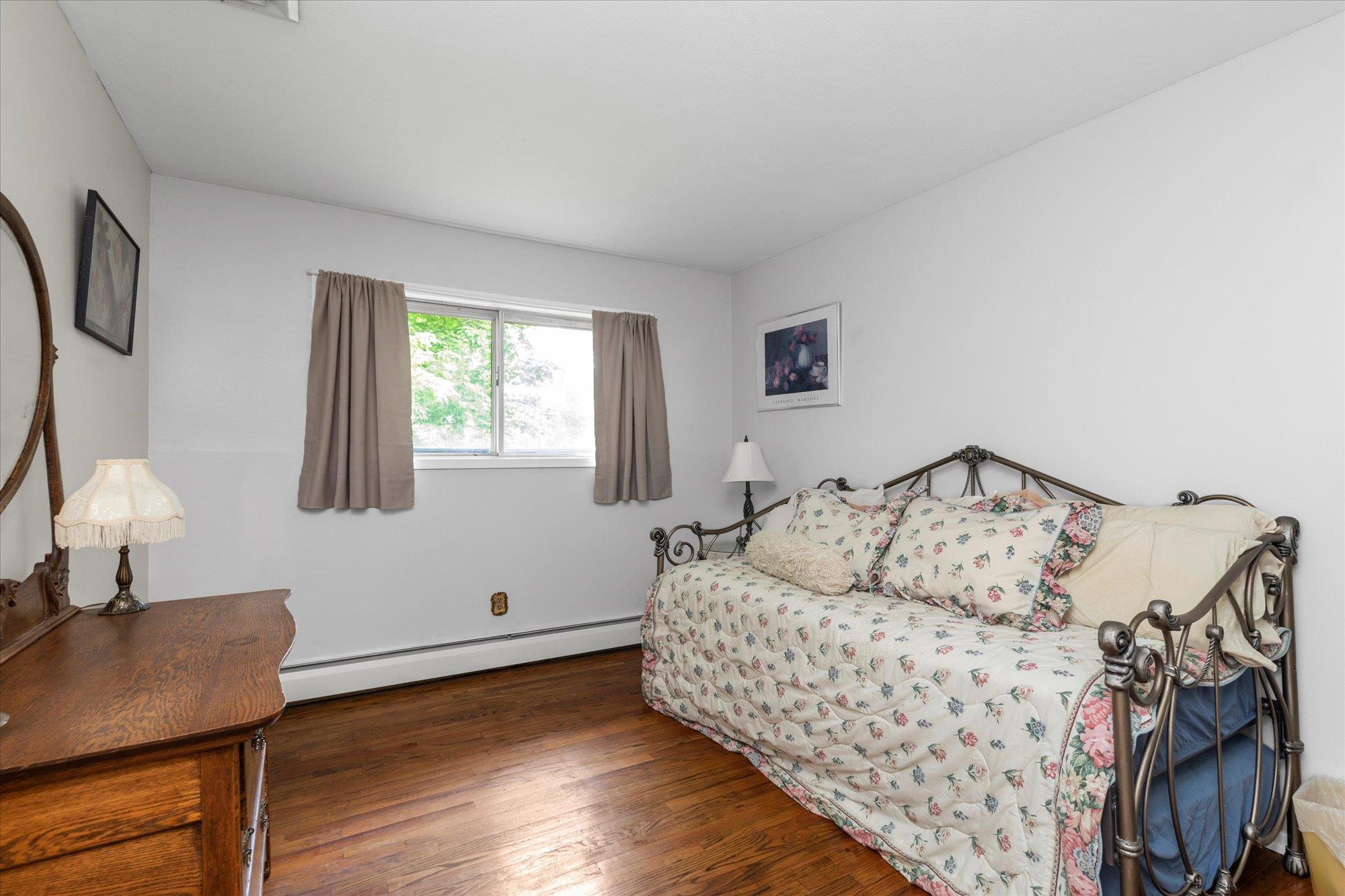 17 Bramble Lane, Melville, NY 11747