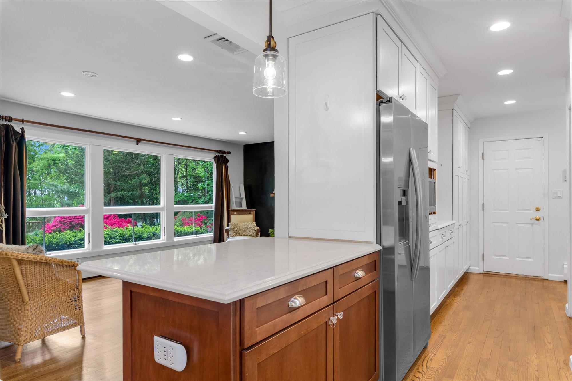 17 Bramble Lane, Melville, NY 11747