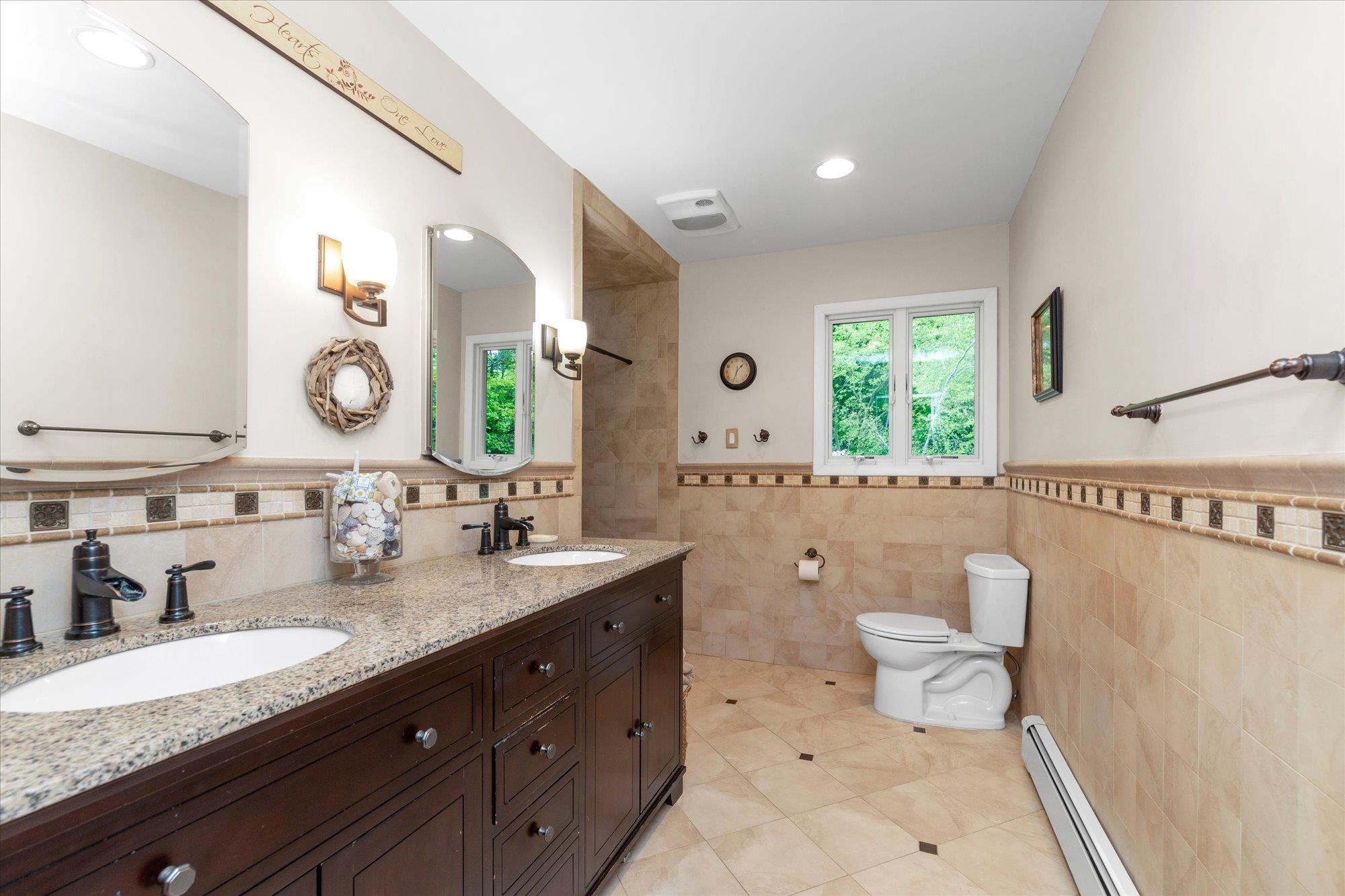 17 Bramble Lane, Melville, NY 11747