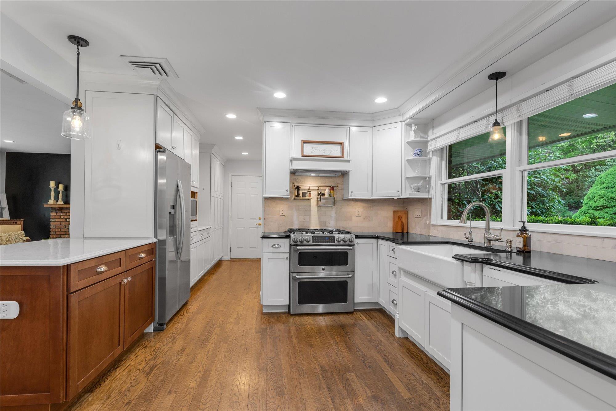 17 Bramble Lane, Melville, NY 11747