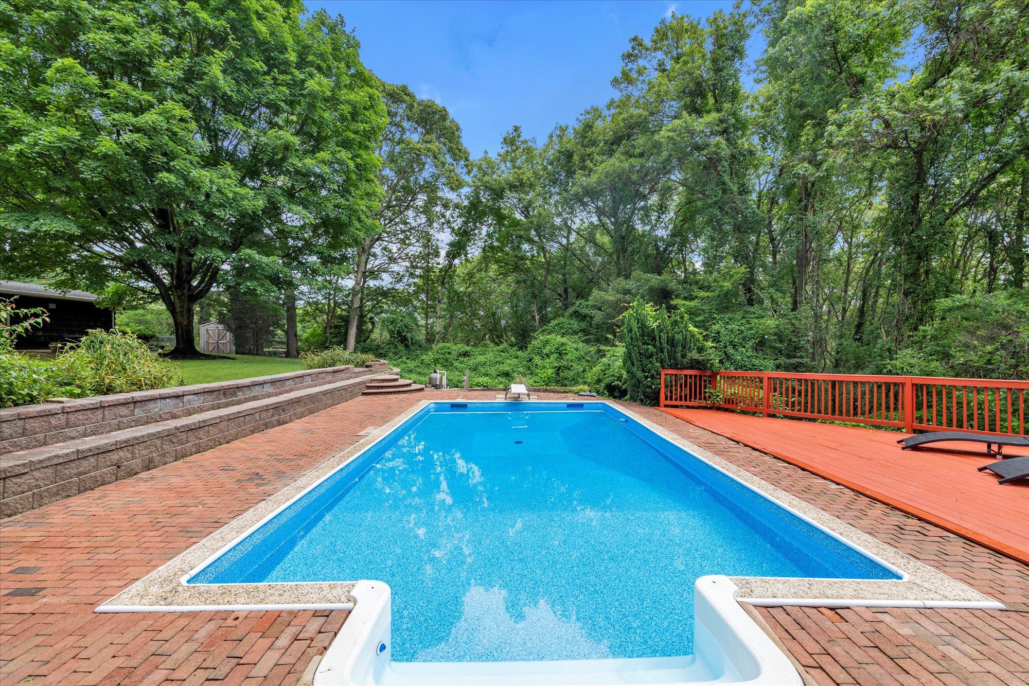 17 Bramble Lane, Melville, NY 11747