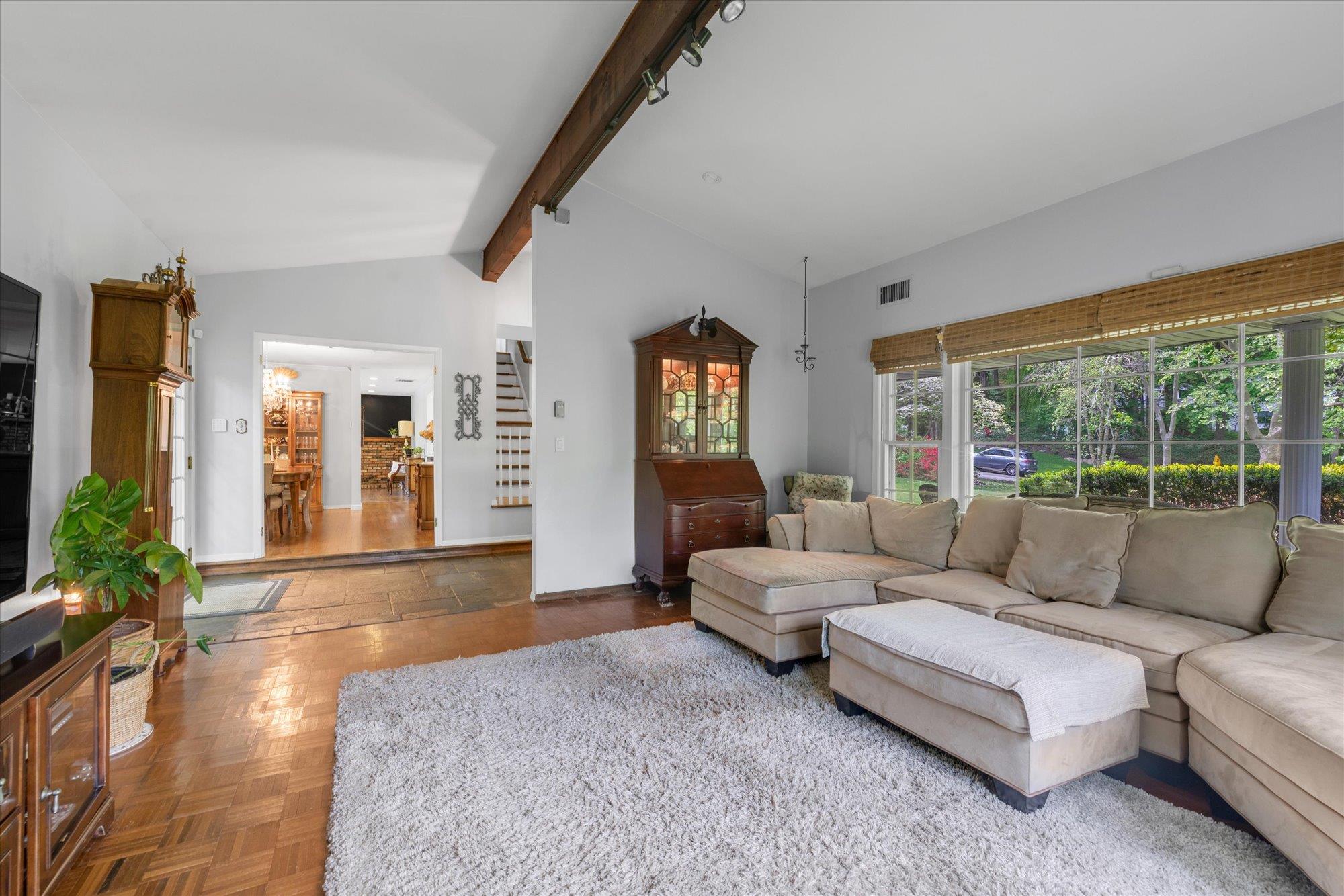 17 Bramble Lane, Melville, NY 11747