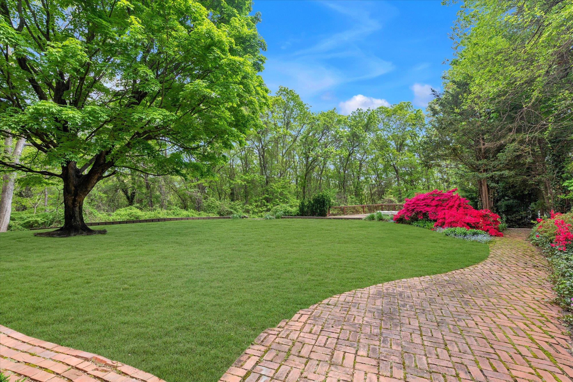 17 Bramble Lane, Melville, NY 11747