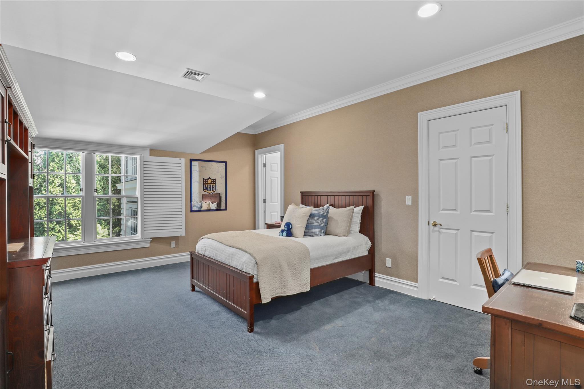 17 Cooper Road, Scarsdale, NY 10583