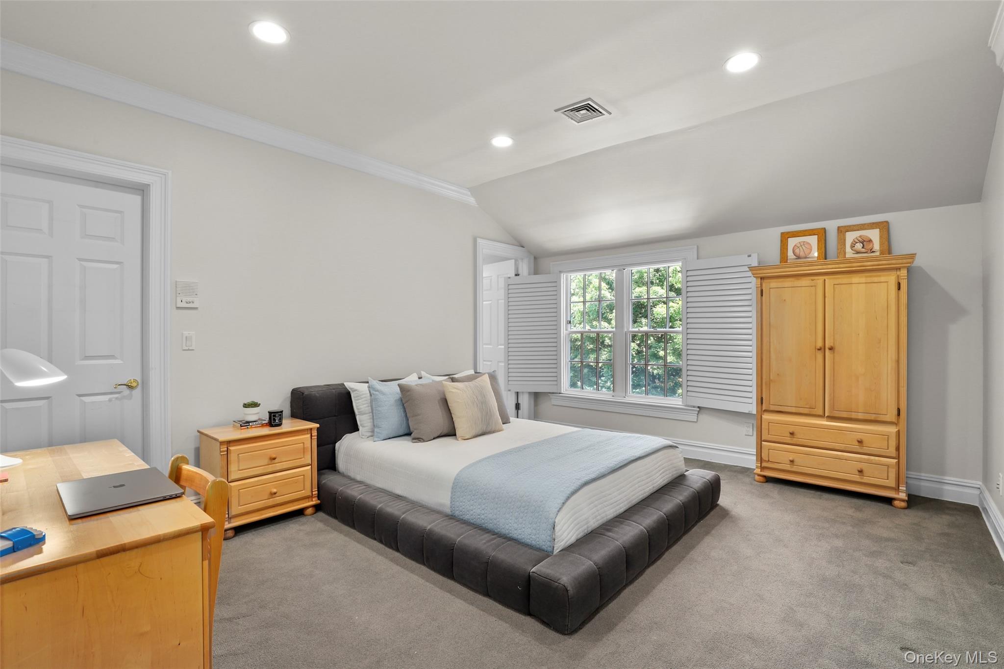 17 Cooper Road, Scarsdale, NY 10583