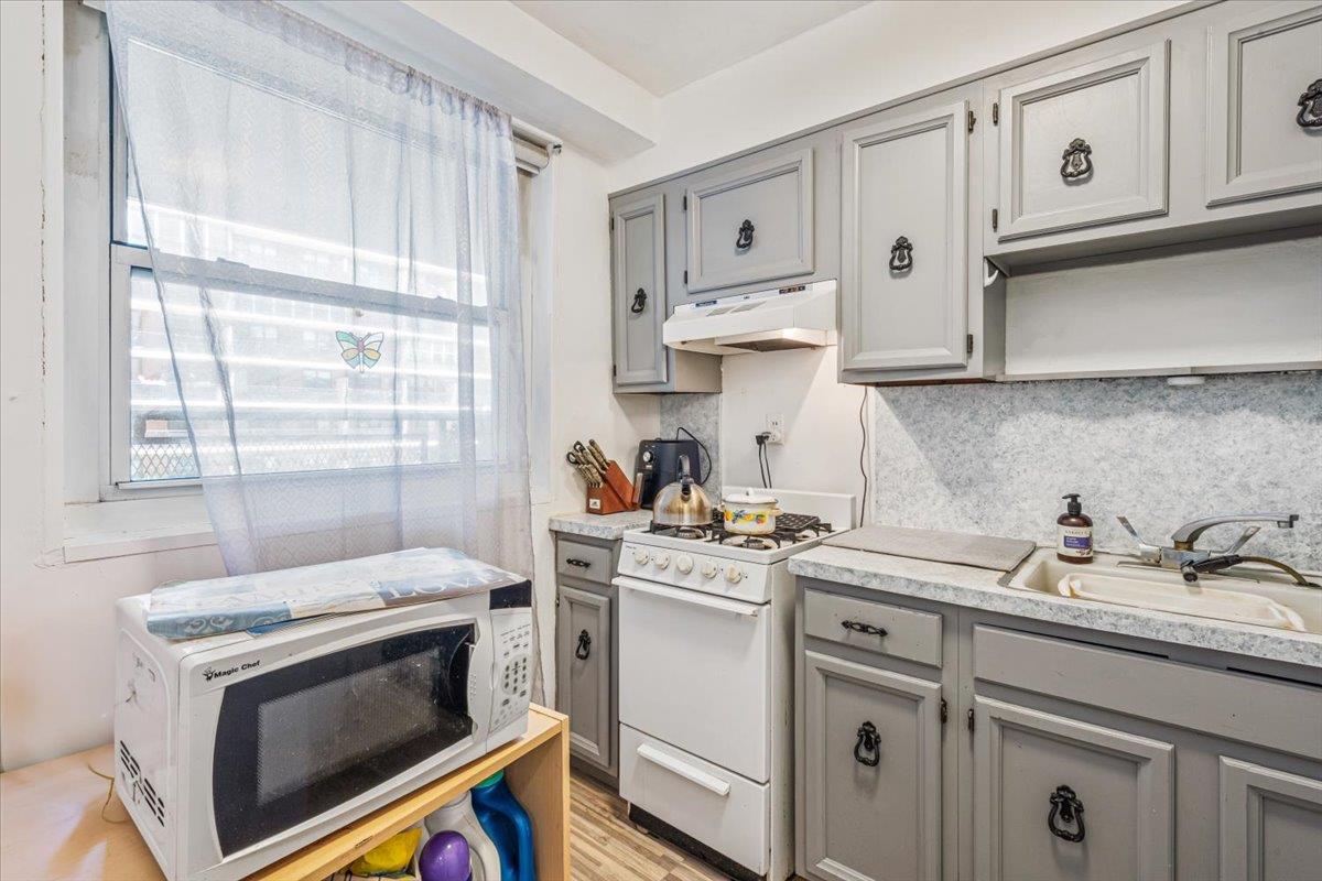 35-31 85 st # 2-M, Jackson Heights, NY 11372