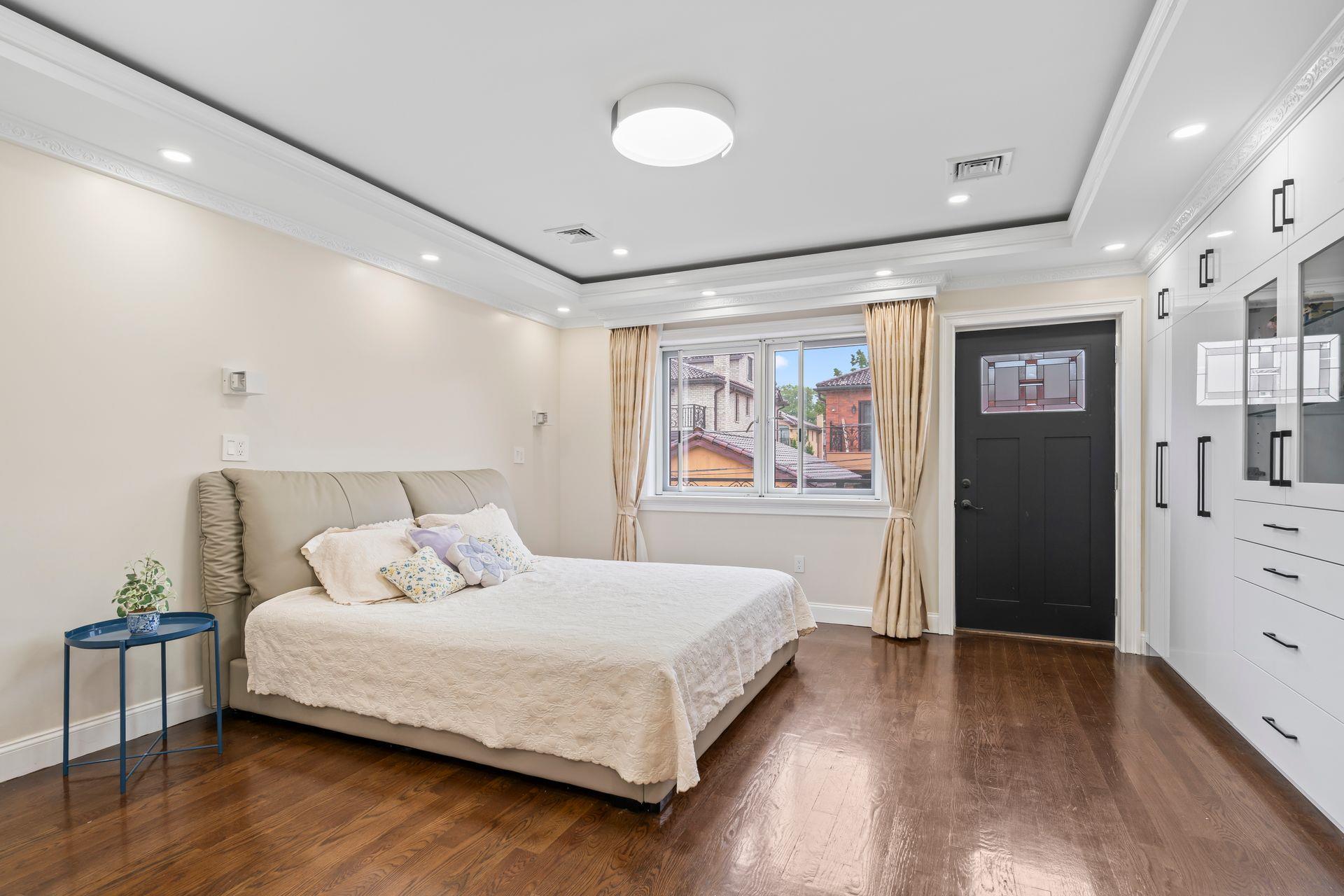 63-41 252nd Street, Little Neck, NY 11362