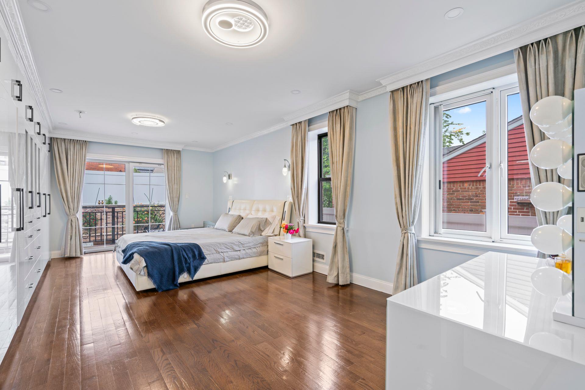 63-41 252nd Street, Little Neck, NY 11362