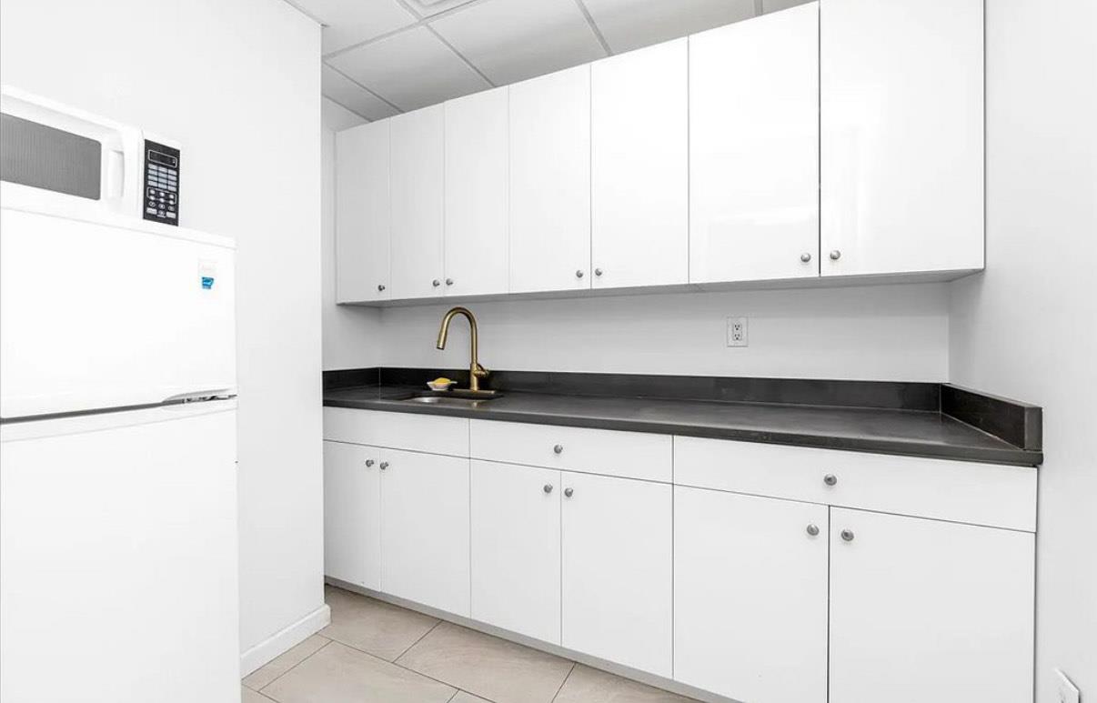 142-38 37th Ave # 2G, Flushing, NY 11354