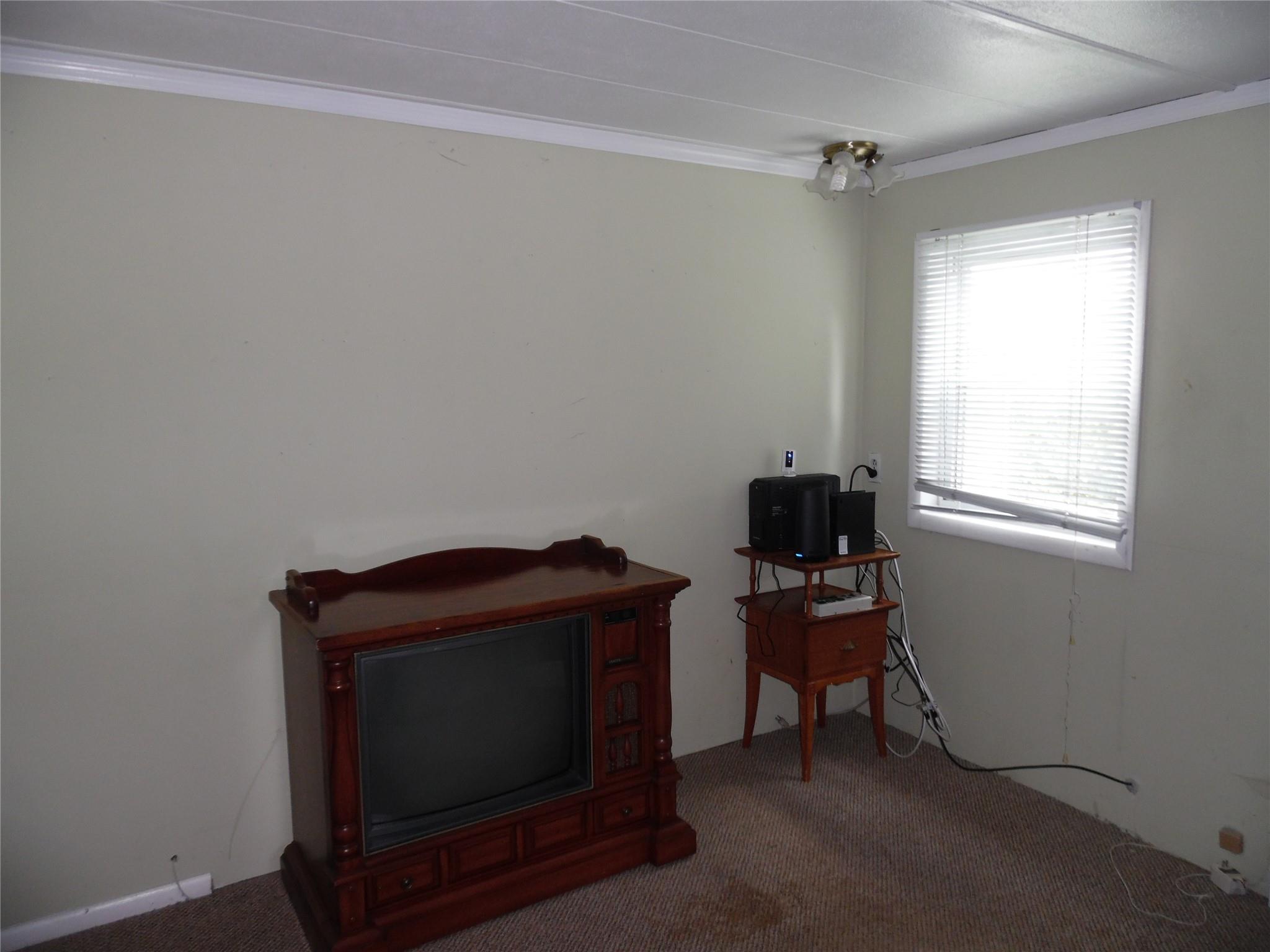 8 Crumley Van Vactor Rd, Ferndale, NY 12734