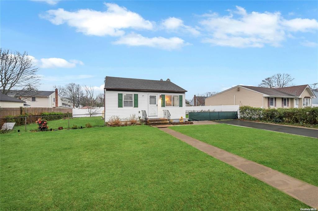 246 15th, West Babylon, NY 11704