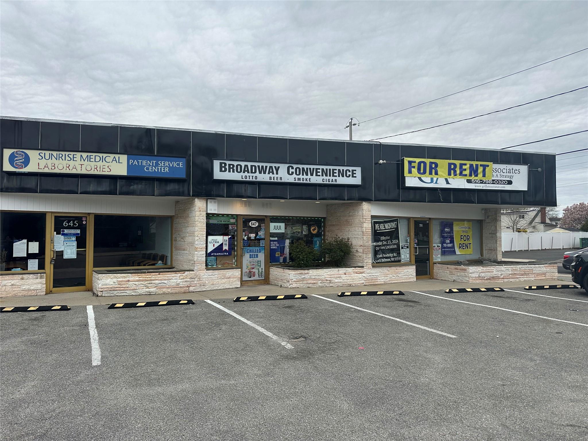 651 Broadway Avenue N, Massapequa, NY 11758