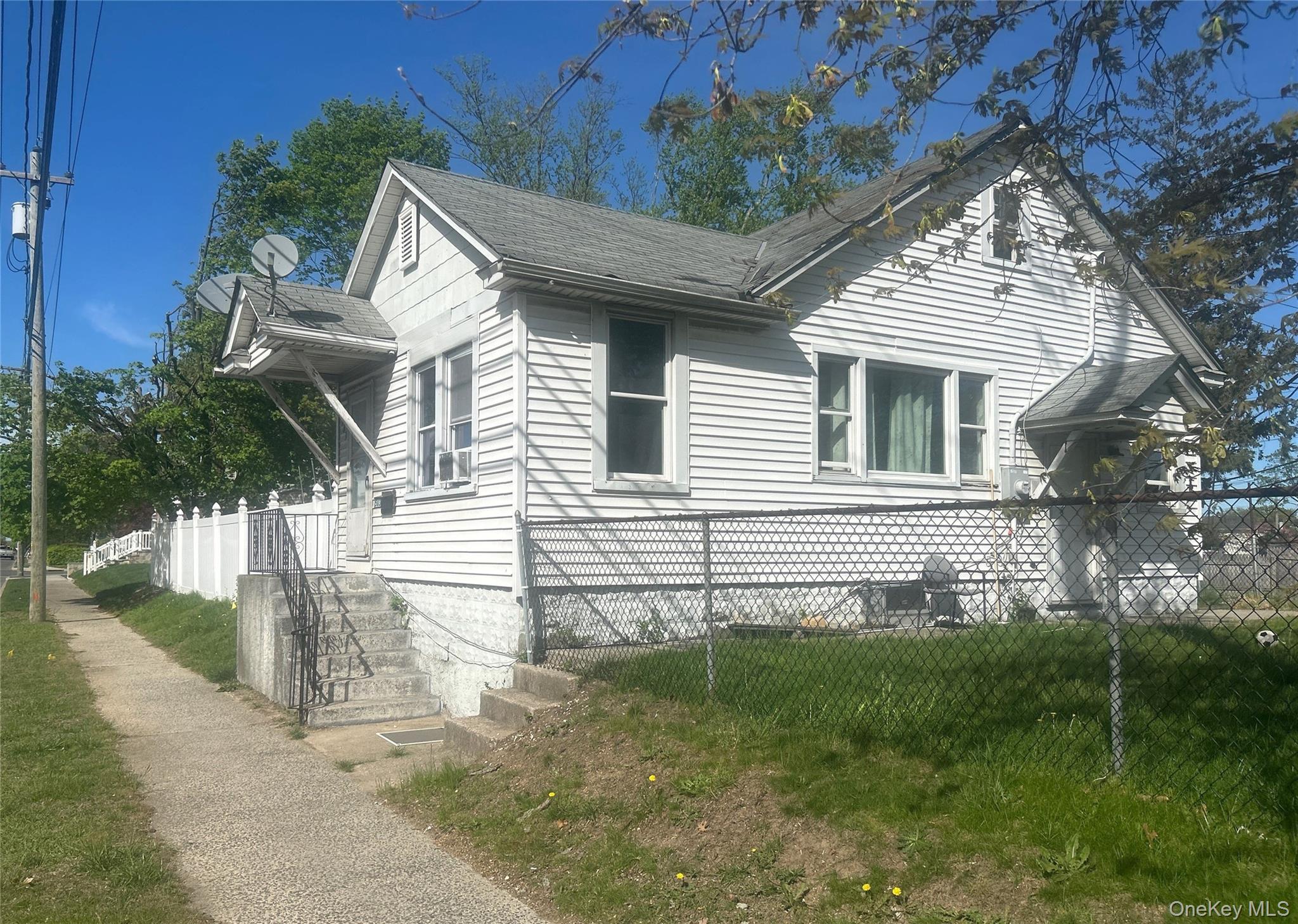 583 Straight Path, West Babylon, NY 11704