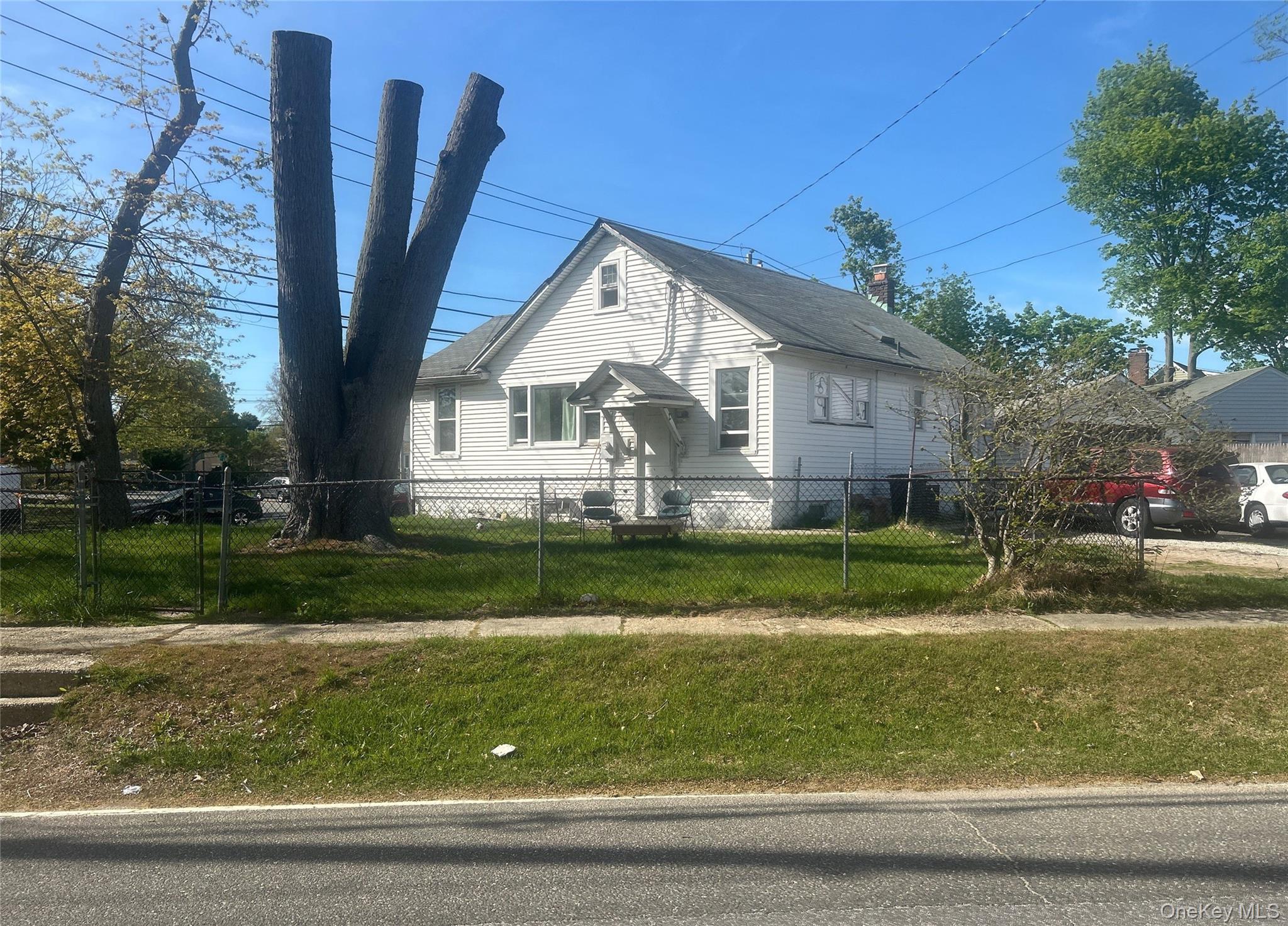 583 Straight Path, West Babylon, NY 11704