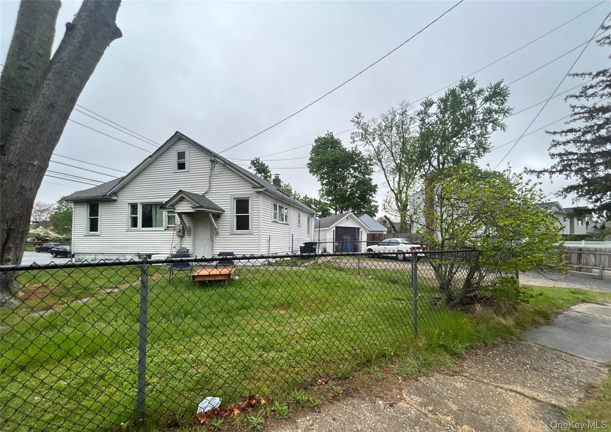 583 Straight Path, West Babylon, NY 11704