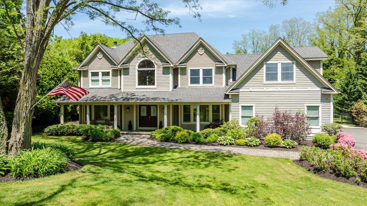 329 Greenlawn Road, Greenlawn, NY 11740