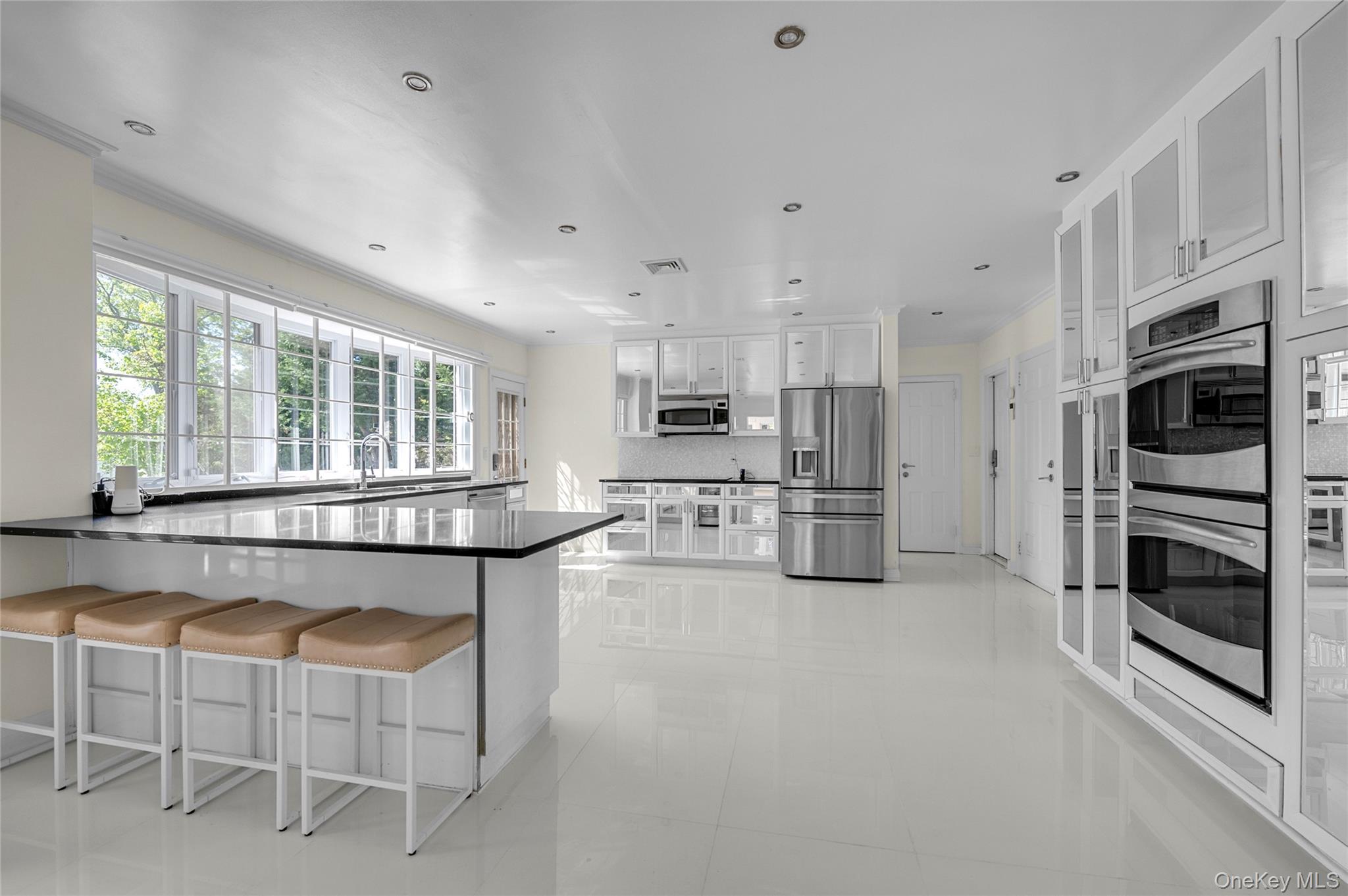 13 Arbor Place, Glen Cove, NY 11542