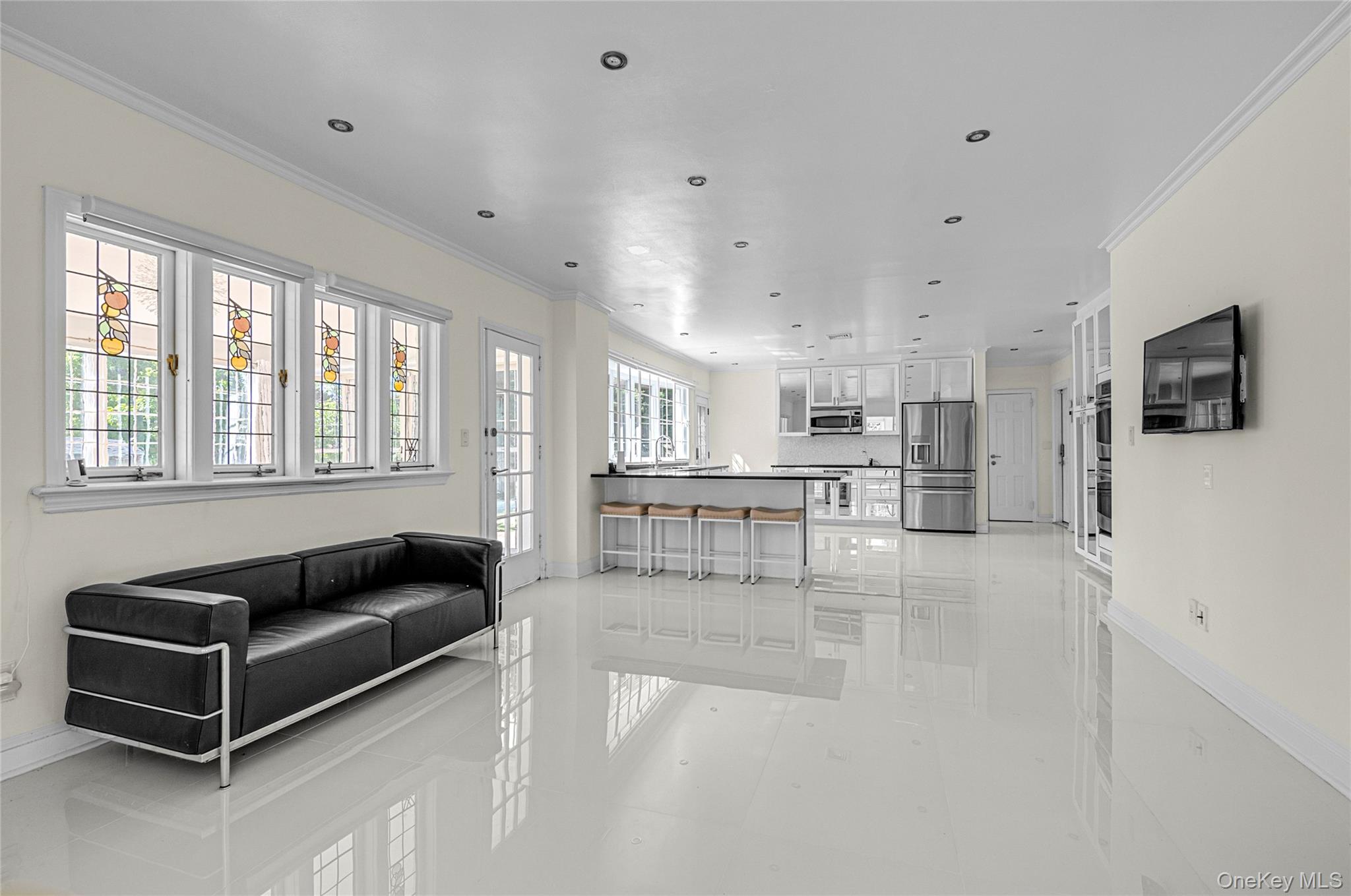 13 Arbor Place, Glen Cove, NY 11542