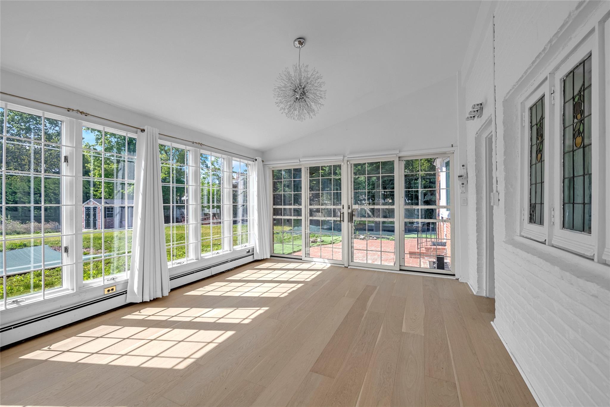 13 Arbor Place, Glen Cove, NY 11542