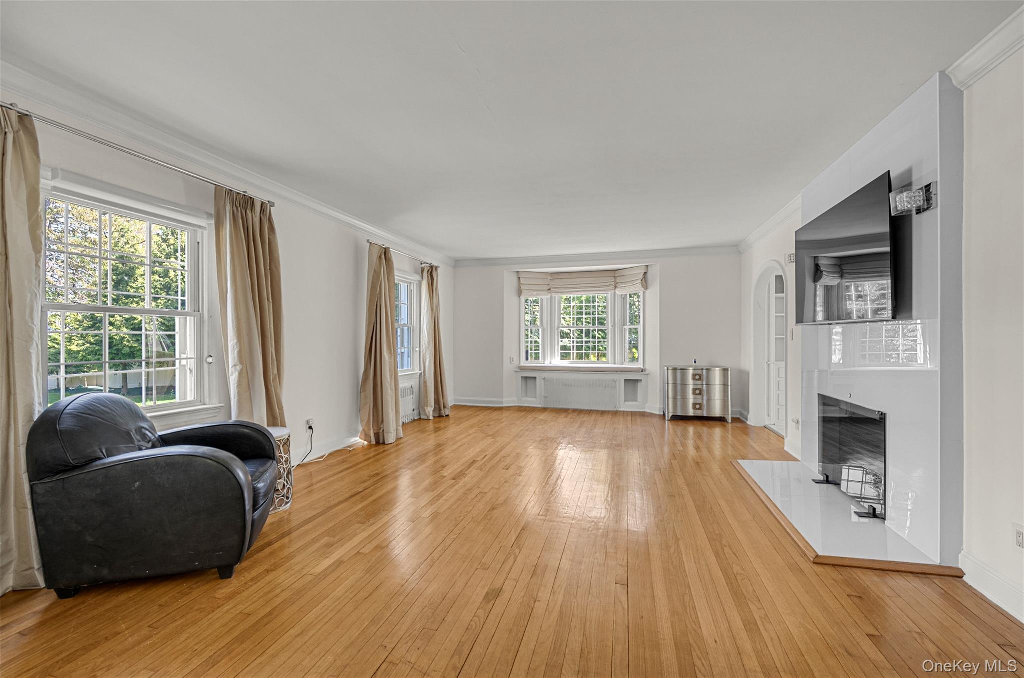 13 Arbor Place, Glen Cove, NY 11542