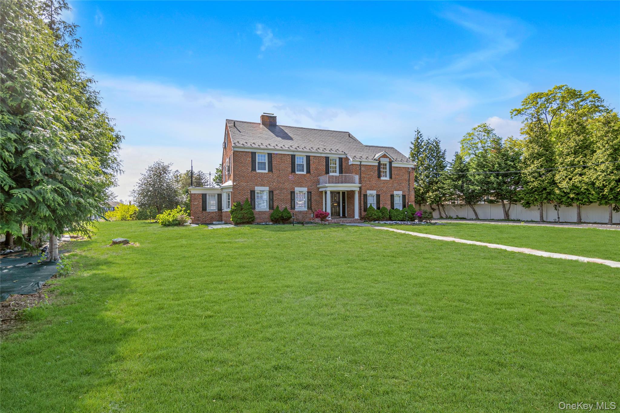 13 Arbor Place, Glen Cove, NY 11542