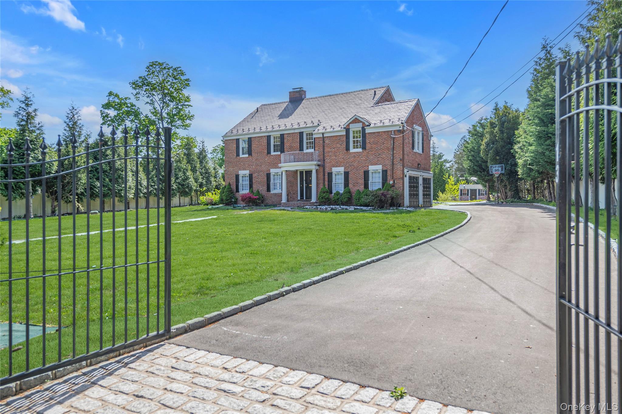 13 Arbor Place, Glen Cove, NY 11542