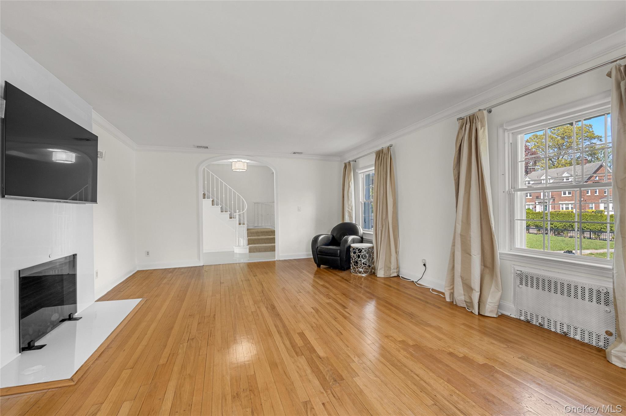 13 Arbor Place, Glen Cove, NY 11542