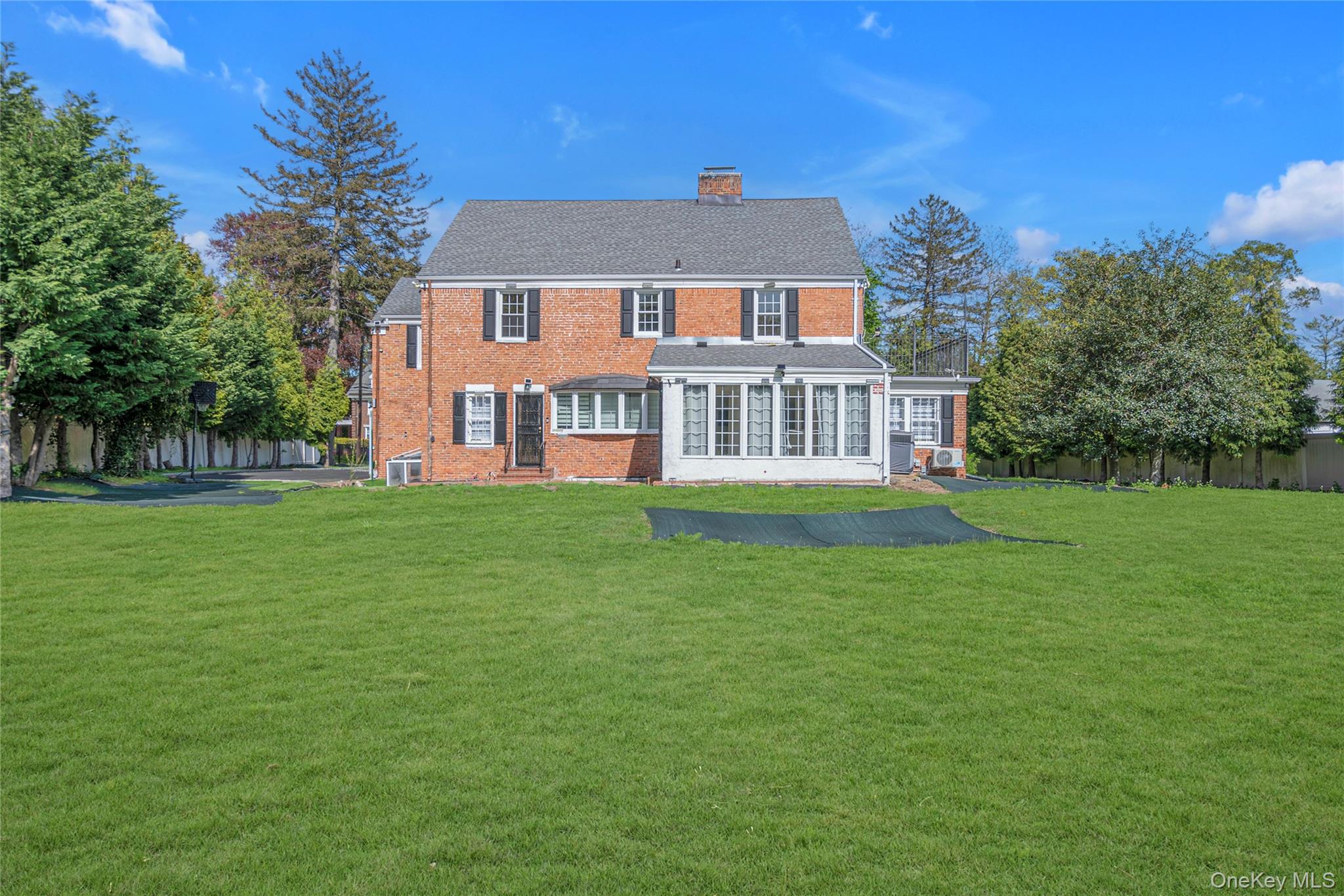 13 Arbor Place, Glen Cove, NY 11542